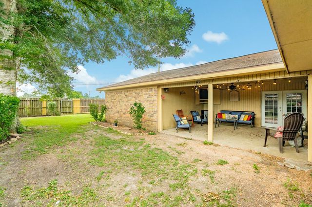 104 Meadowlark Lane, Angleton, TX 77515