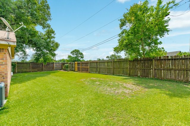 104 Meadowlark Lane, Angleton, TX 77515