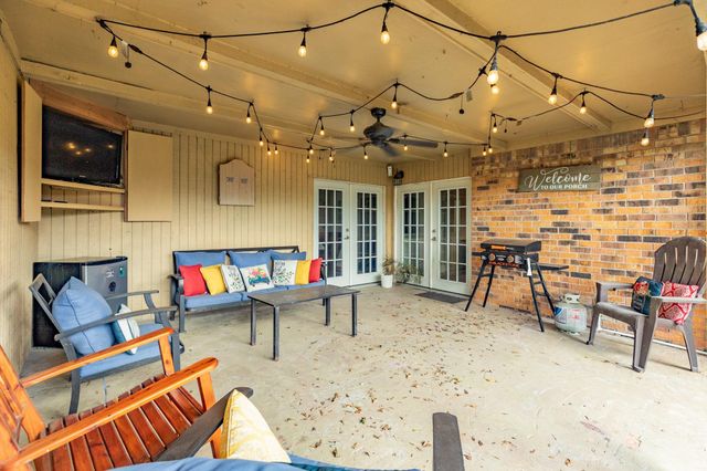 104 Meadowlark Lane, Angleton, TX 77515
