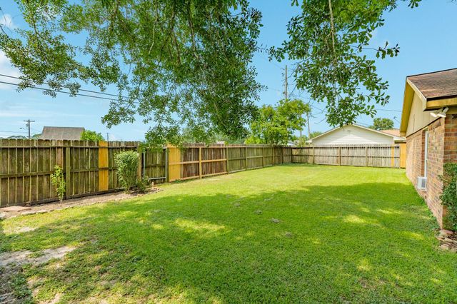 104 Meadowlark Lane, Angleton, TX 77515