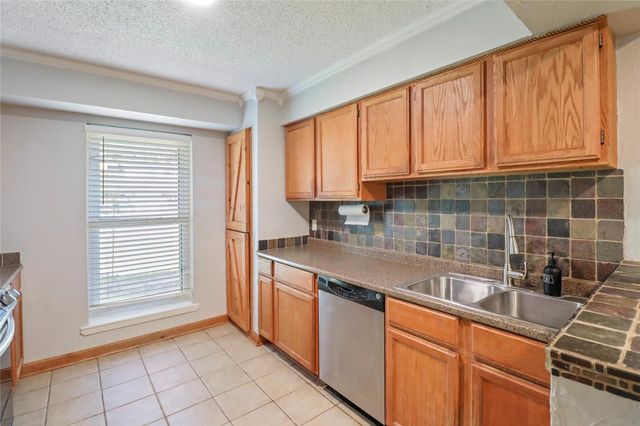 104 Meadowlark Lane, Angleton, TX 77515