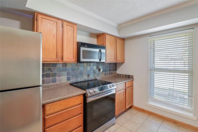104 Meadowlark Lane, Angleton, TX 77515