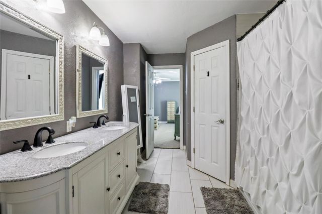 104 Meadowlark Lane, Angleton, TX 77515