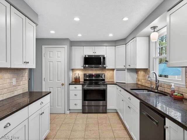 3577 Antony Drive, Broadview Heights, OH 44147