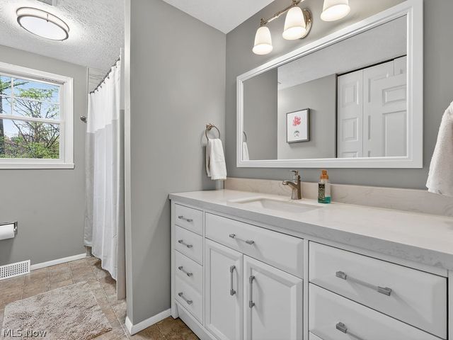 3577 Antony Drive, Broadview Heights, OH 44147