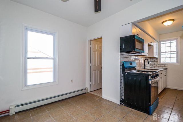 364 Market Street 2F, Perth Amboy, NJ 08861