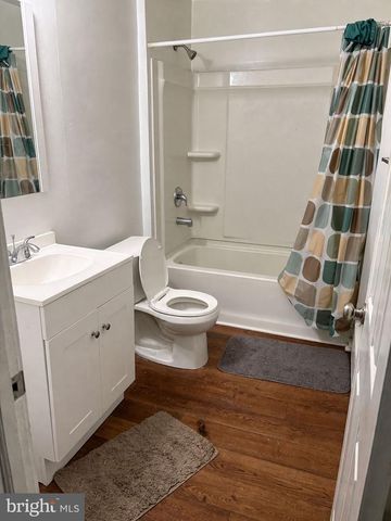 134 CHESTER PIKE, Darby, PA 19023