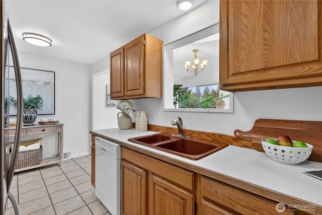 3850 49th Avenue SW, Seattle, WA 98116