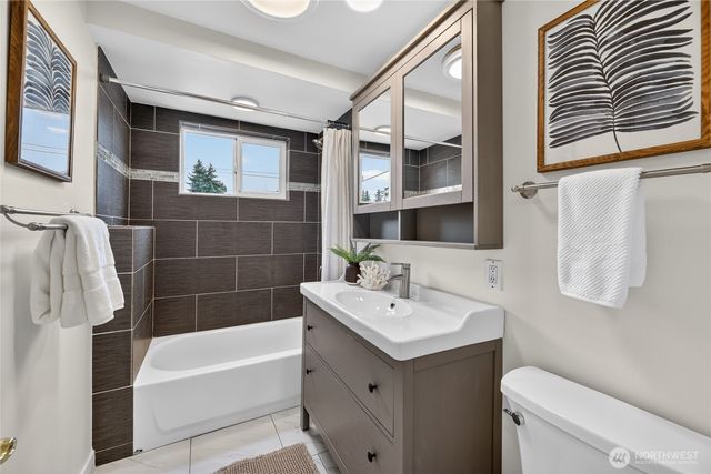 3850 49th Avenue SW, Seattle, WA 98116