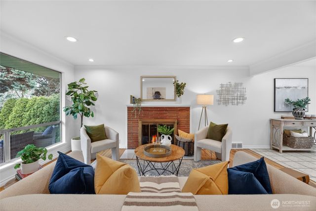 3850 49th Avenue SW, Seattle, WA 98116