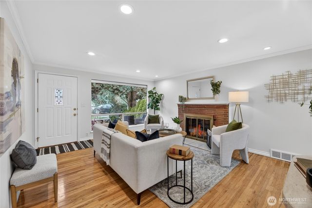 3850 49th Avenue SW, Seattle, WA 98116