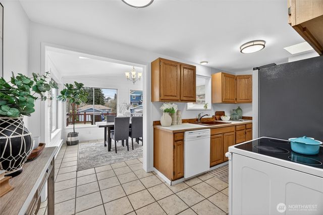 3850 49th Avenue SW, Seattle, WA 98116