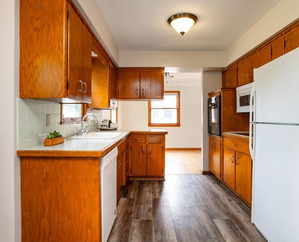1945 Upper Afton Road E, Saint Paul, MN 55119