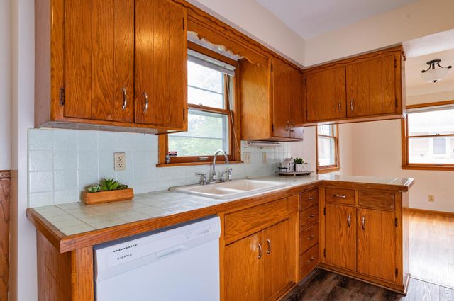 1945 Upper Afton Road E, Saint Paul, MN 55119