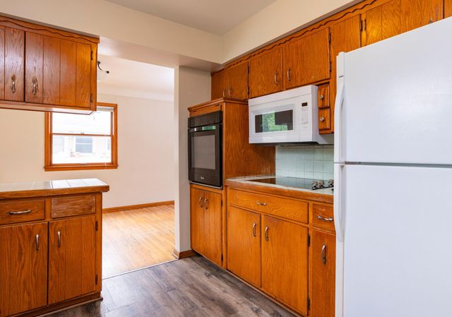 1945 Upper Afton Road E, Saint Paul, MN 55119