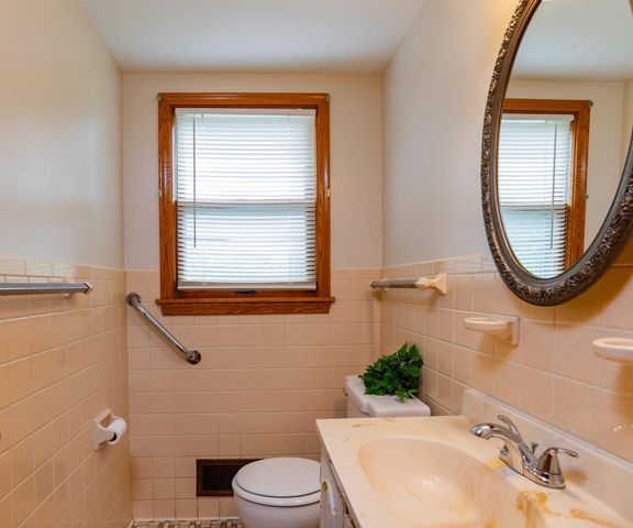 1945 Upper Afton Road E, Saint Paul, MN 55119