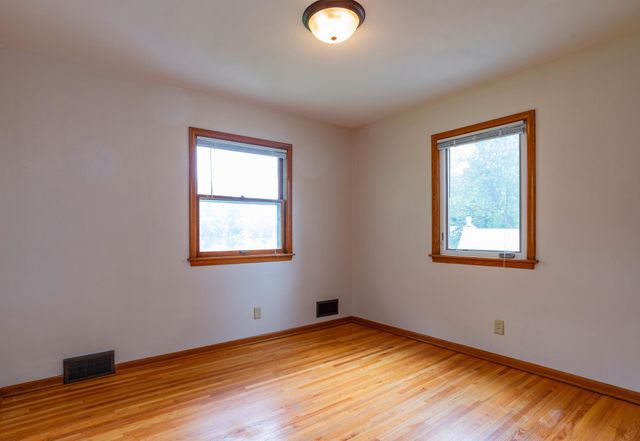 1945 Upper Afton Road E, Saint Paul, MN 55119