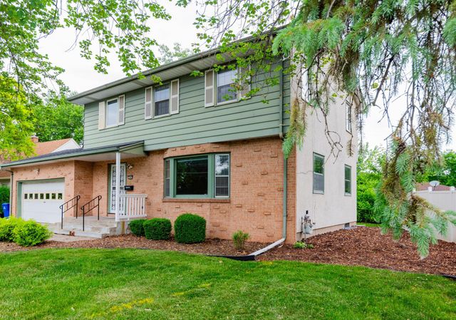 1945 Upper Afton Road E, Saint Paul, MN 55119