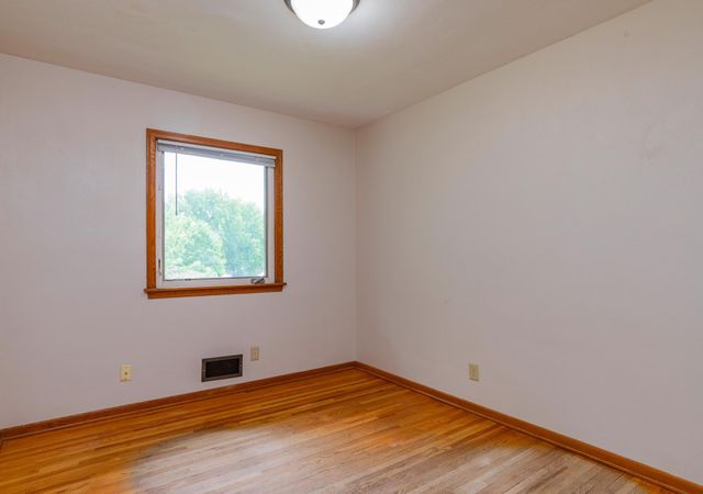 1945 Upper Afton Road E, Saint Paul, MN 55119