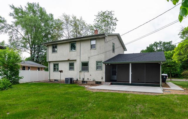 1945 Upper Afton Road E, Saint Paul, MN 55119