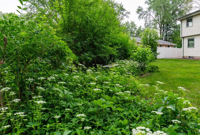 1945 Upper Afton Road E, Saint Paul, MN 55119