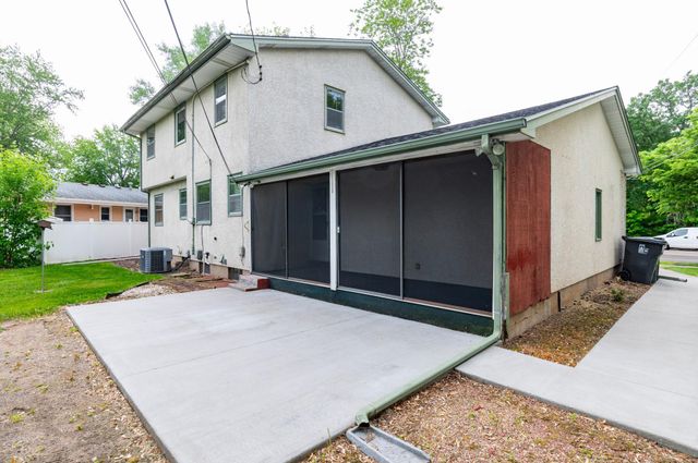 1945 Upper Afton Road E, Saint Paul, MN 55119