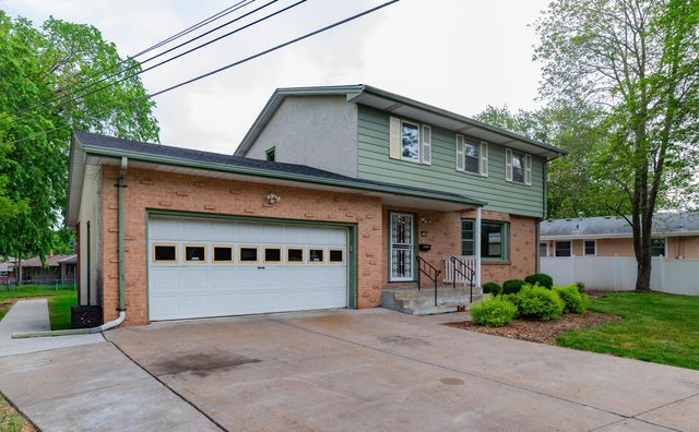1945 Upper Afton Road E, Saint Paul, MN 55119