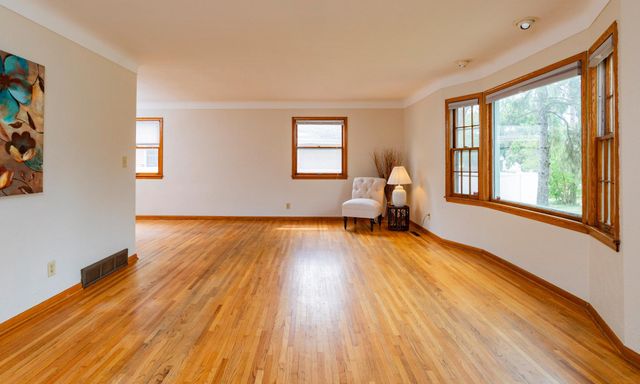 1945 Upper Afton Road E, Saint Paul, MN 55119
