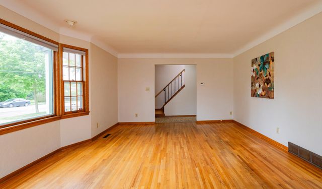 1945 Upper Afton Road E, Saint Paul, MN 55119