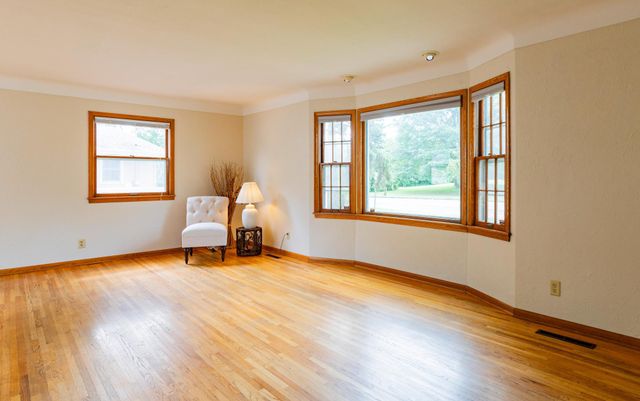 1945 Upper Afton Road E, Saint Paul, MN 55119