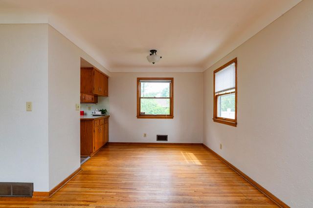 1945 Upper Afton Road E, Saint Paul, MN 55119