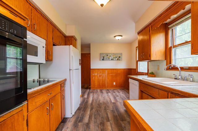 1945 Upper Afton Road E, Saint Paul, MN 55119