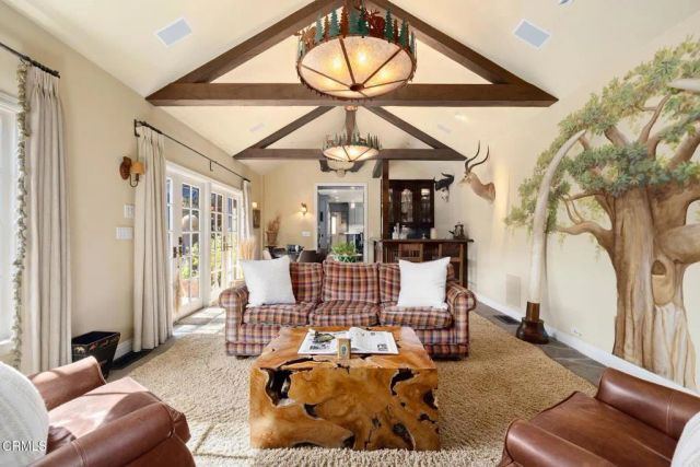 620 S Hill Avenue, Pasadena, CA 91106