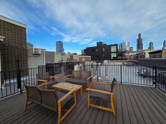 22 N Aberdeen Street 408, Chicago, IL 60607