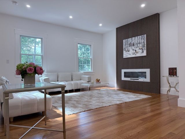32 Hickory Cliff Rd, Newton, MA 02464