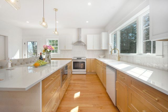 32 Hickory Cliff Rd, Newton, MA 02464