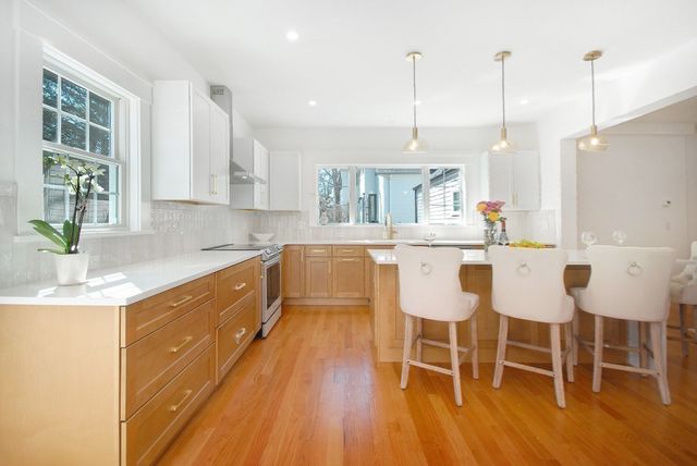 32 Hickory Cliff Rd, Newton, MA 02464