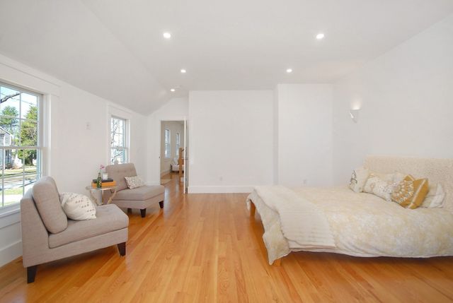 32 Hickory Cliff Rd, Newton, MA 02464