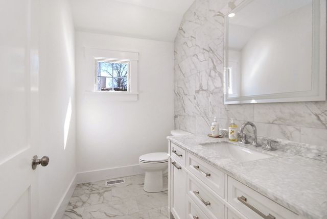 32 Hickory Cliff Rd, Newton, MA 02464