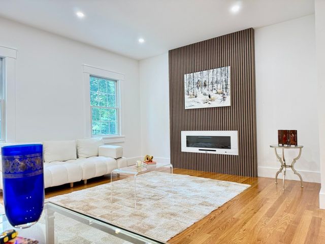 32 Hickory Cliff Rd, Newton, MA 02464