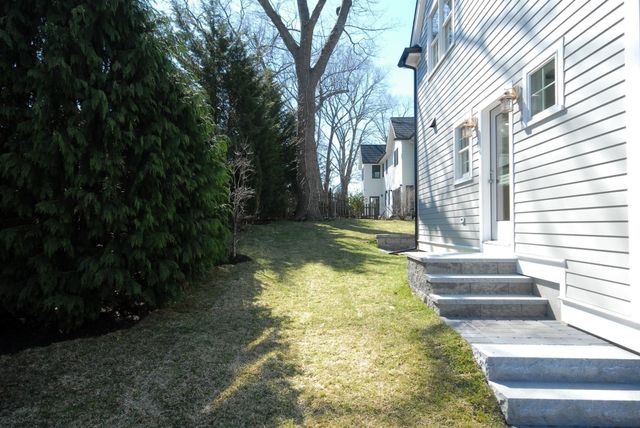 32 Hickory Cliff Rd, Newton, MA 02464