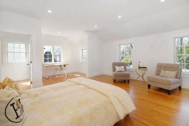 32 Hickory Cliff Rd, Newton, MA 02464