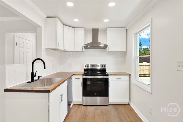 2244 Greenwood Street, Savannah, GA 31404