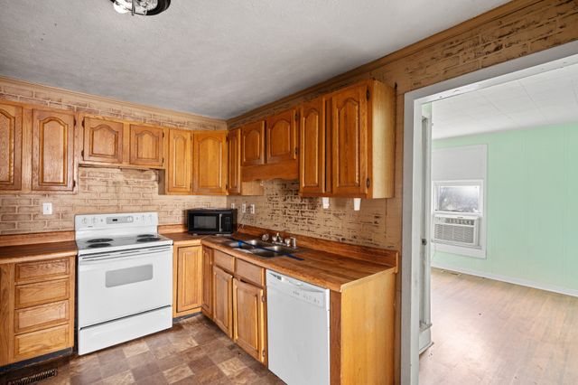 699 Oak St, Lafayette, TN 37083