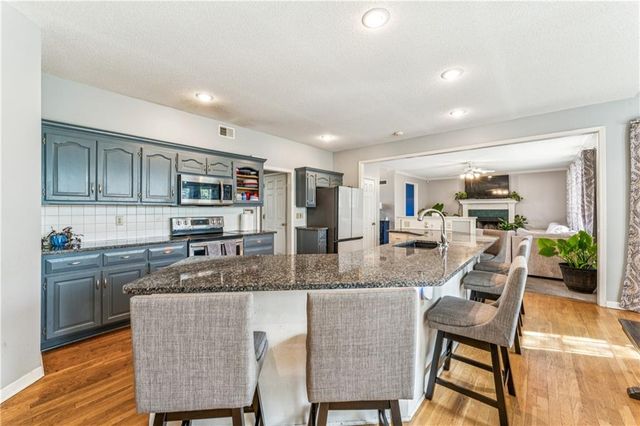 2209 Wellington Court, Lee's Summit, MO 64081