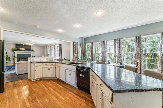 2209 Wellington Court, Lee's Summit, MO 64081