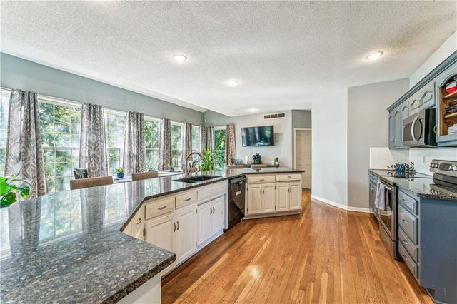 2209 Wellington Court, Lee's Summit, MO 64081