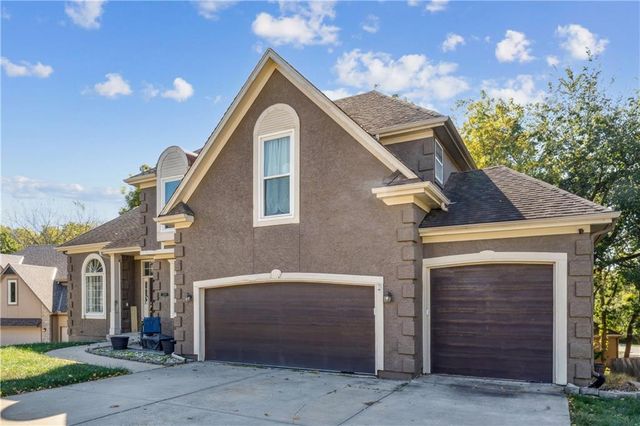 2209 Wellington Court, Lee's Summit, MO 64081