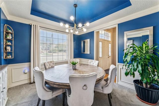 2209 Wellington Court, Lee's Summit, MO 64081