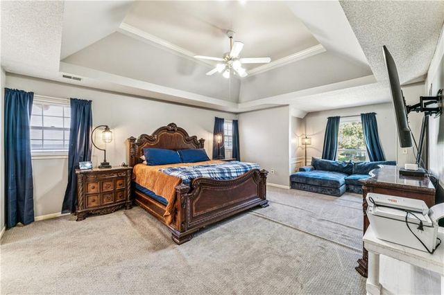 2209 Wellington Court, Lee's Summit, MO 64081